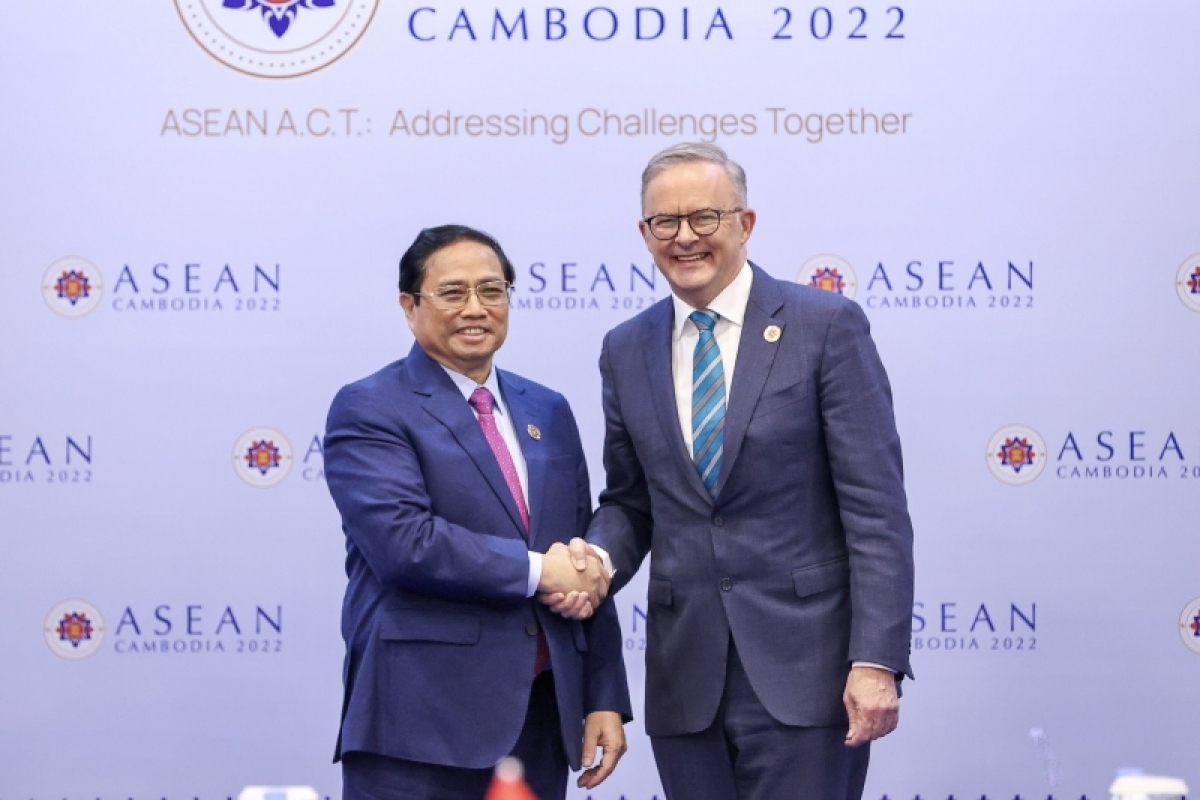 Thủ tướng Cíñ phủ ồng Phạm Minh Chính tìp mờ Thủ tướng lơgar Australia ồng Anthony Albanese tềng bơdìh Pơrjum kấp dờng mpồl ASEAN geh bơyai lơh tàm lơgar Campuchia tàm nam 2022