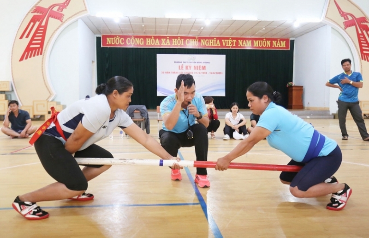 Tơlơi pơplông hơtŭn gai amra ba glăi lu miđai kơ grŭp bơkơjăp drơi jăn Gia Lai