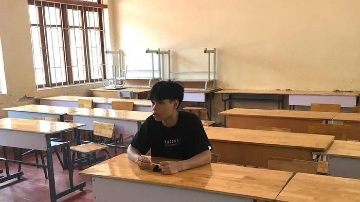 Hứa Duy Mạnh, học sinh Trường THPT Lộc Bình trong một buổi tự học ở trường.