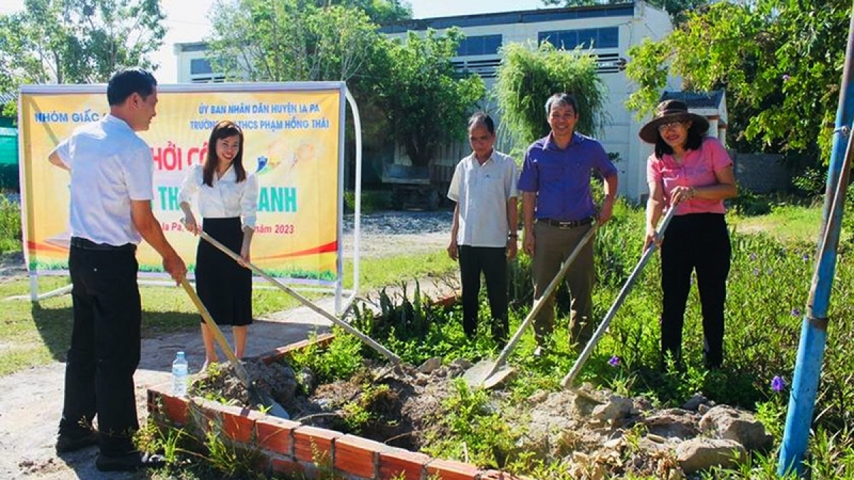 Khởi công xây dựng Thư viện xanh tại Trường Tiểu học và THCS Phạm Hồng Thái. Ảnh: Vũ Chi