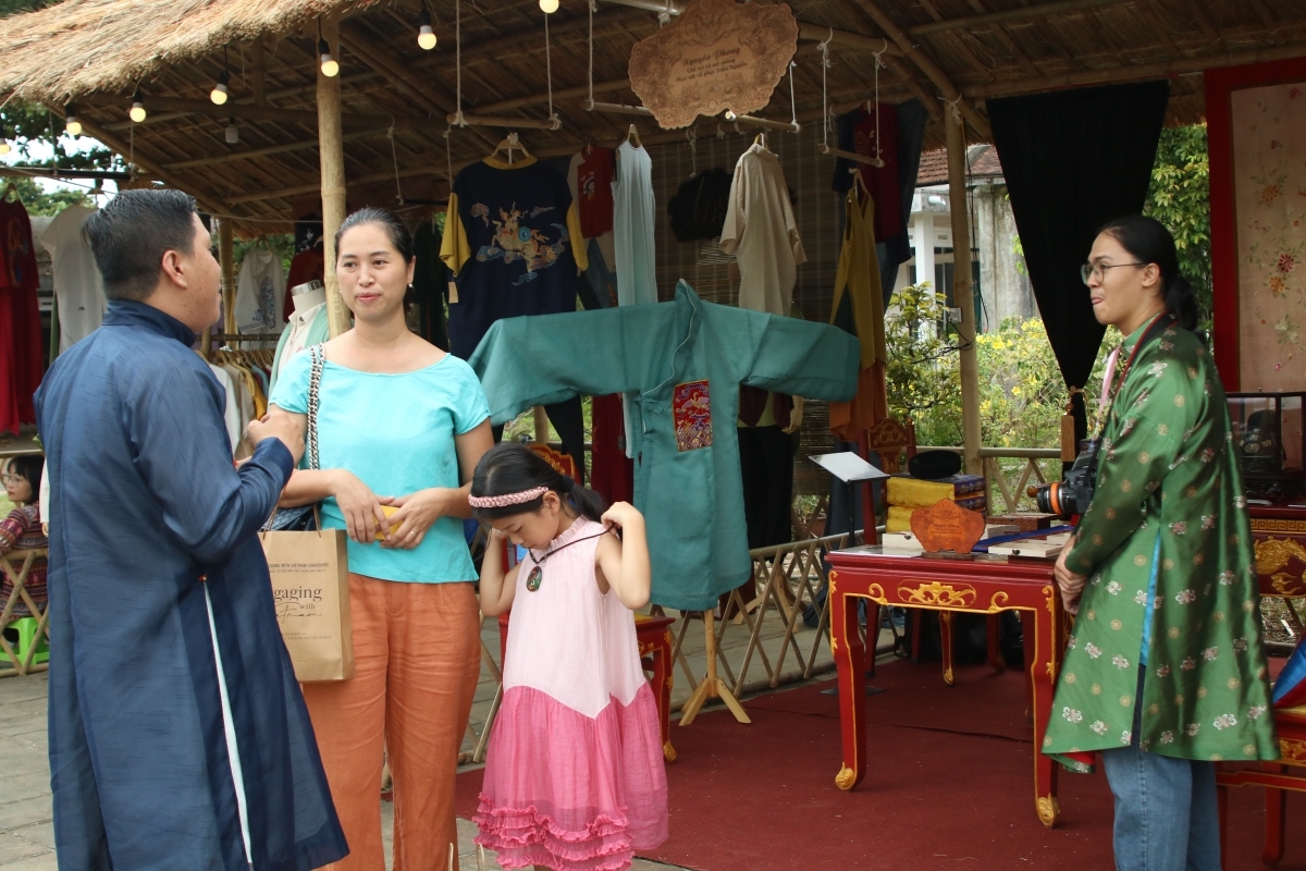 Đặc sắc không gian văn hoá áo dài xưa xứ Huế thu hút khách tham quan