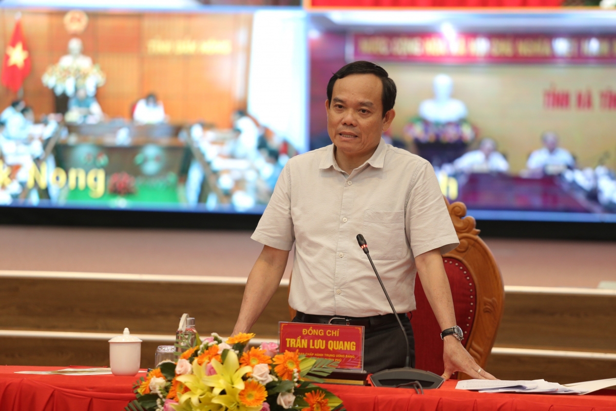 Phó Thủ tướng Cíñ phủ ồng Trần Lưu Quang đơng lam dơ̆ pơrjum