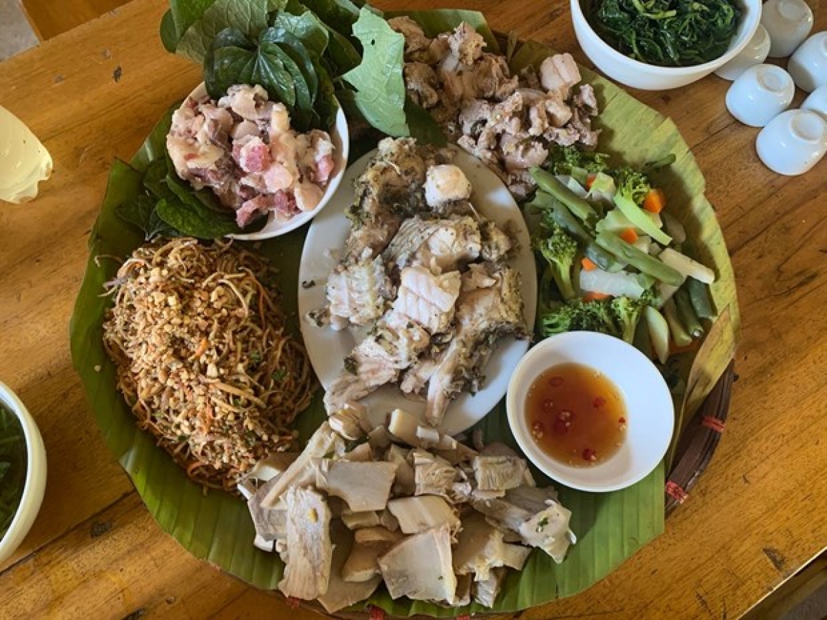 Thịt chua trong mâm cơm đãi khách của bà con dân tộc Dao Tiền ở bản Sưng, huyện Đà Bắc (Hòa Bình). Ảnh: Báo Lao Động