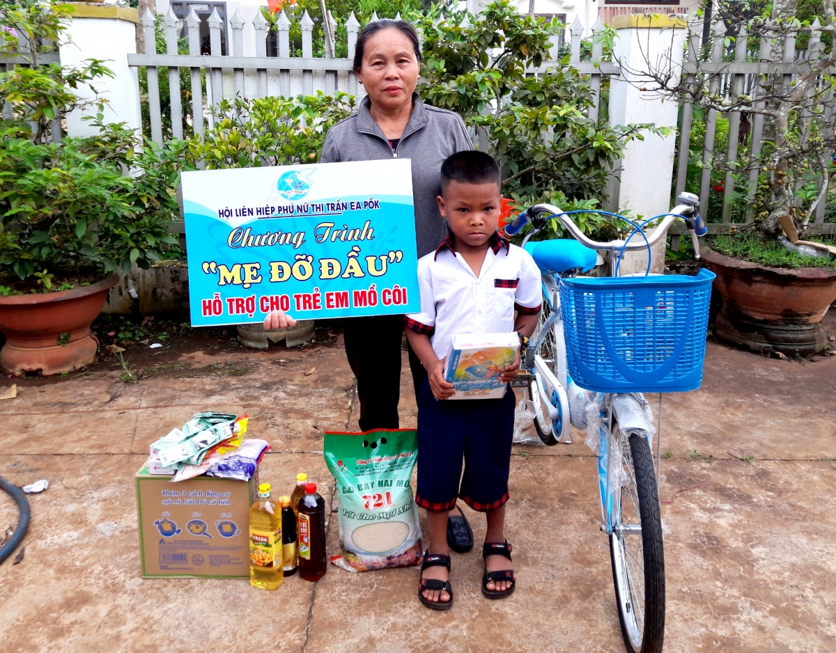 Hơdră ngă "Amĭ mĕm" ƀơi Dak Lak pơphun djru ba hăng lu hơdră, lu mơta tơlơi djru