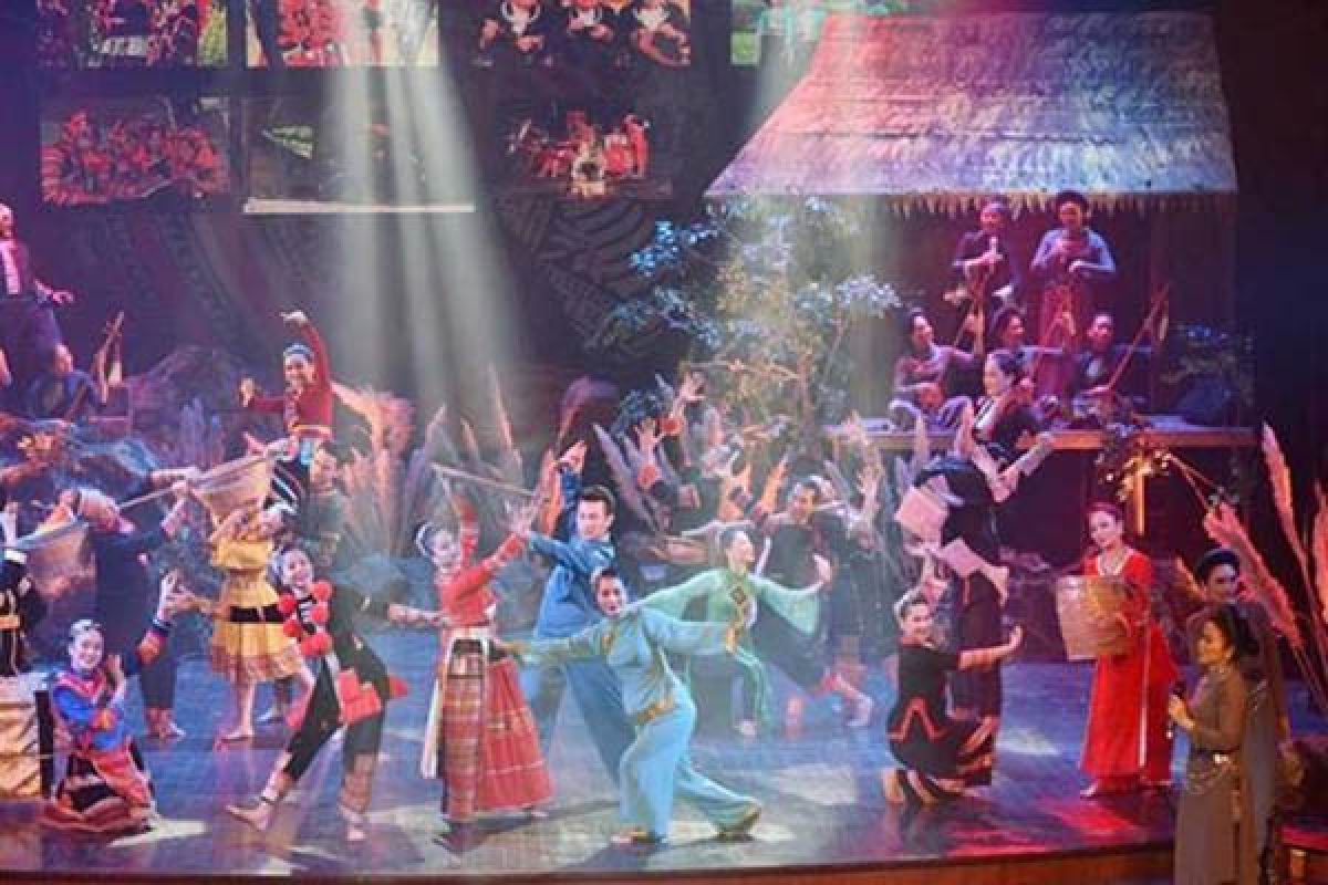 Chương trình nghệ thuật “Đêm huyền diệu” của Nhà hát Ca múa nhạc dân gian Việt Bắc.