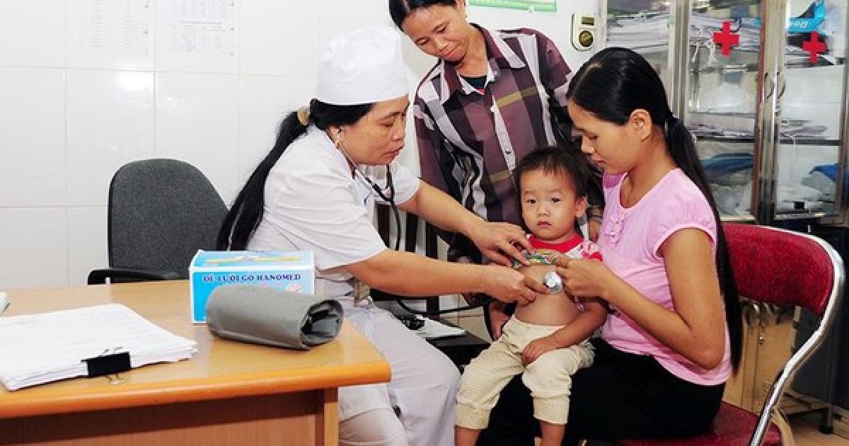 Chăm sóc sức khỏe cho trẻ em ở Lai Châu. Ảnh KT