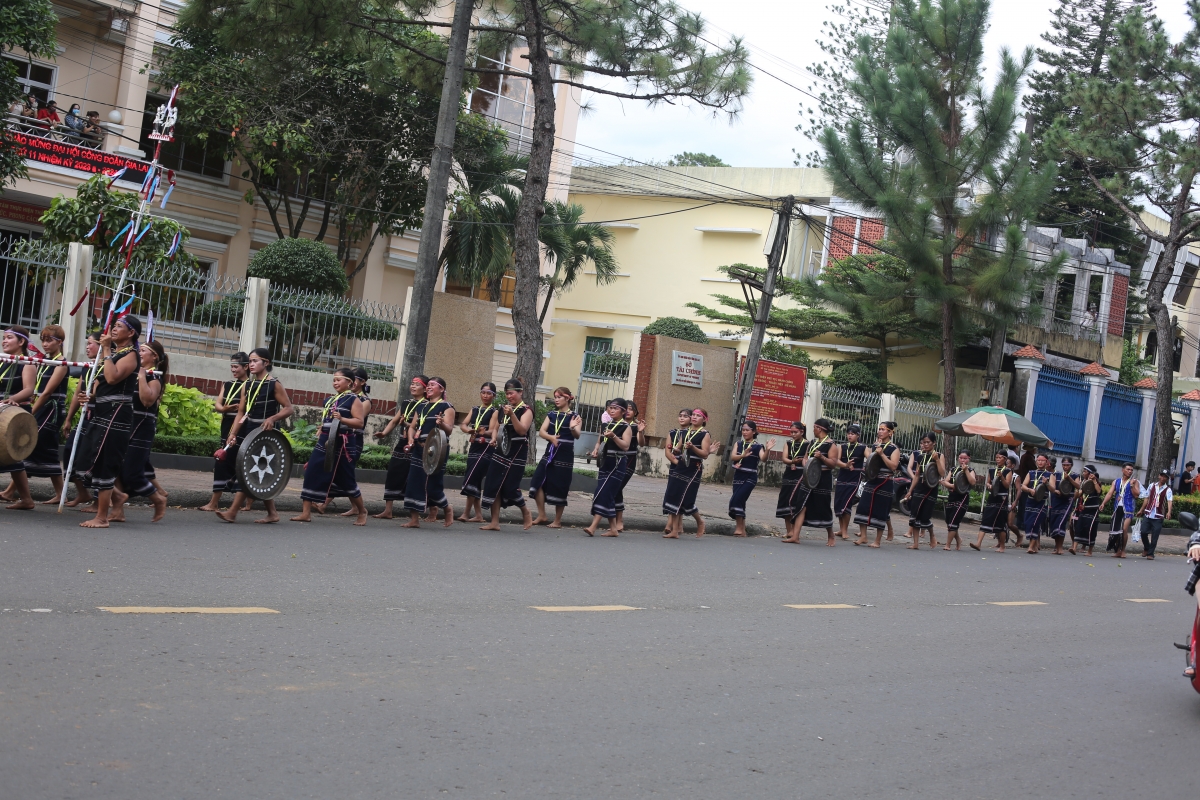 Hơdôm tơlơi ngui ayun suang mơ-ak rôk tui jơlan glông