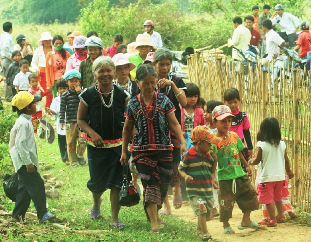 Sang bơnai gum hrŏm nao mơ-ak hrŏm hrơi pơpŭ bơni mơ̆ng han tâo djuai ania Kơtu