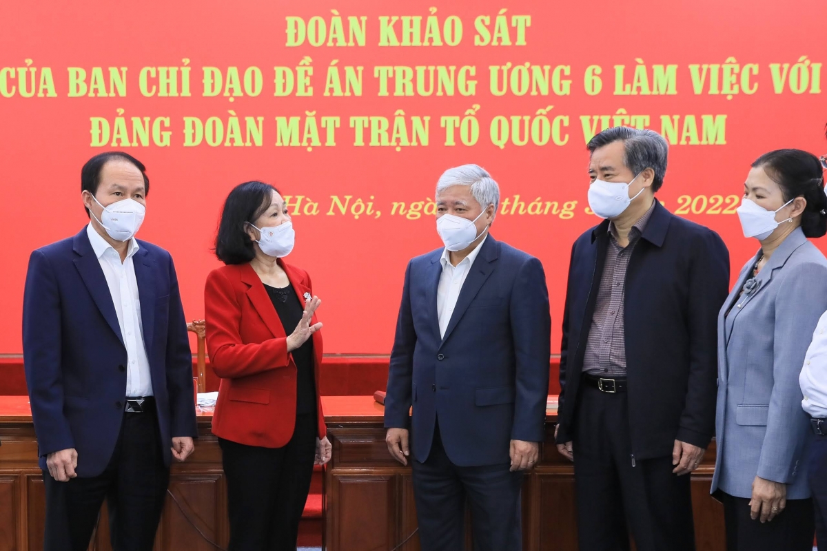 Trưởng Ban Tổ chức Trung ương Trương Thị Mai trao đổi với các đại biểu. Nguồn: vietnamnet.vn