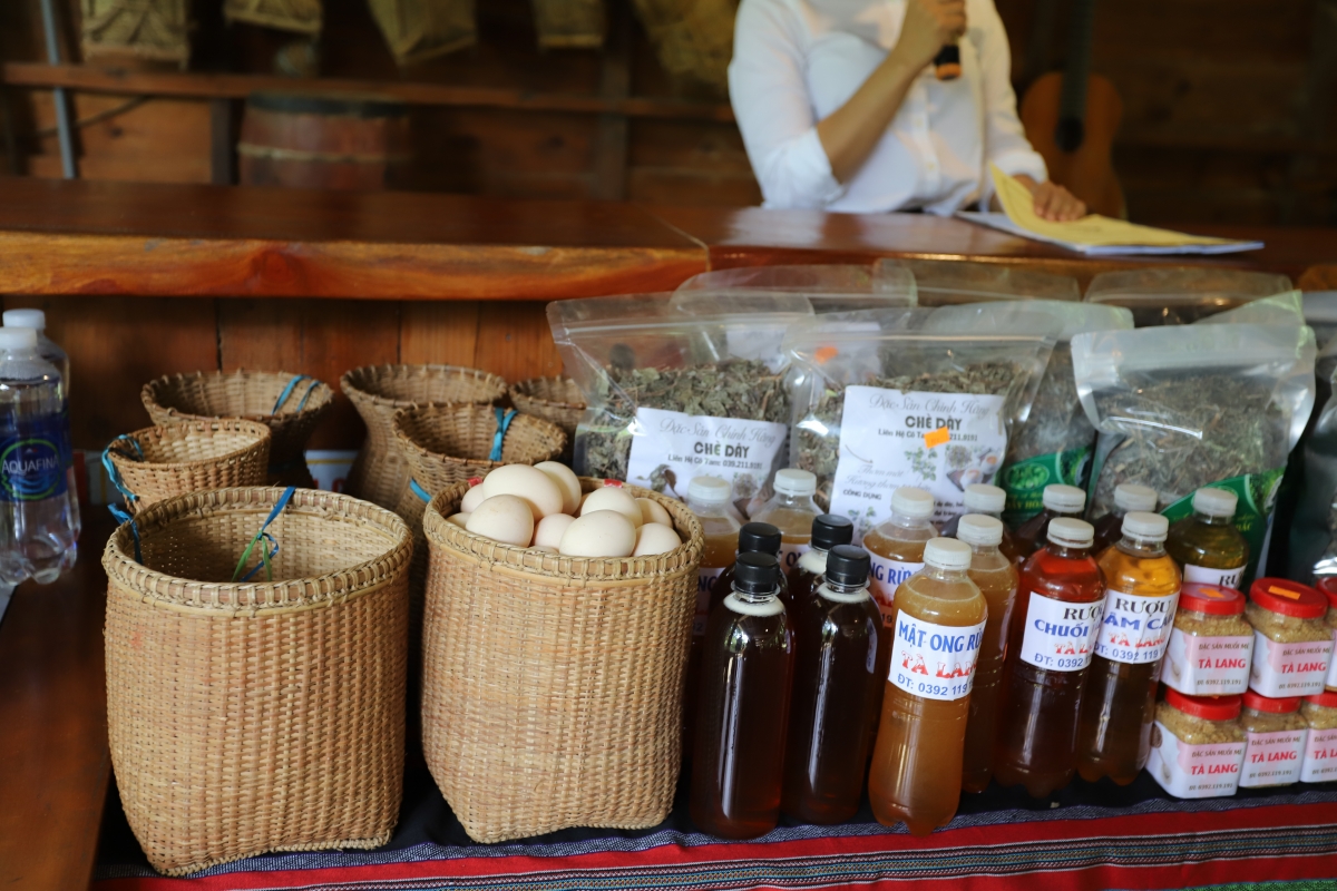 Những sản phẩm được bày bán tại Homestay A Lăng Như ở thôn Giàn Bí, xã Hòa bắc, huyện Hòa Vang, thành phố Đà Nẵng.