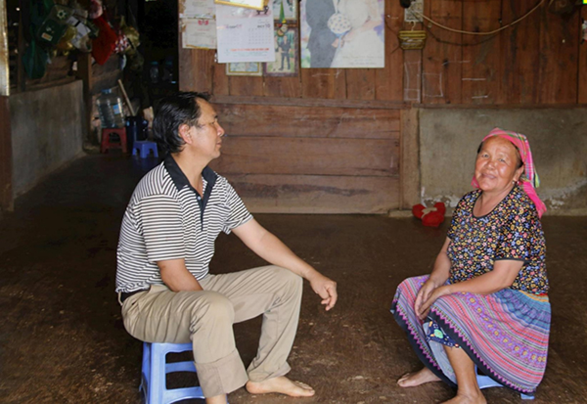 Anh Giàng A Sì, Trưởng thôn 5, xã Đắk P'lao, Đắk Glong cho biết, để người dân tin tưởng làm theo, già làng, trưởng thôn phải là những người đi đầu, phát triển kinh tế hiệu quả, xây dựng gia đình văn hóa.