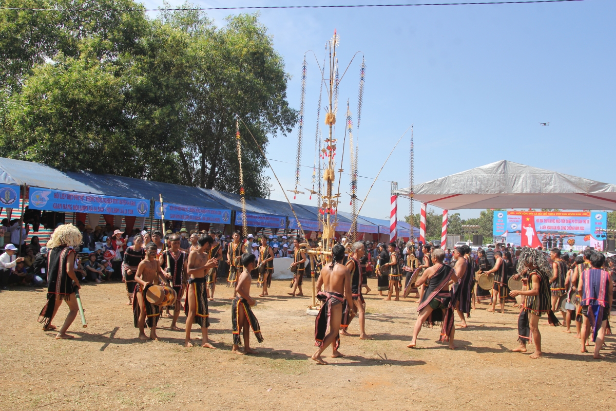 Festival Gru grua atông čing Gia Lai amra jing bruă pơphun brơi rơwang hrơi tơjuh gru grua tuai čuă ngui Gia Lai