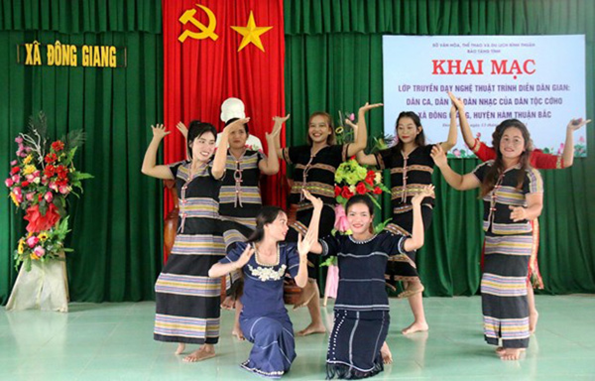 Gìn giữ điệu múa dân vũ đặc trưng của dân tộc K’ho ở Bình Thuận. Ảnh: Nguyễn Thanh - TTXVN
