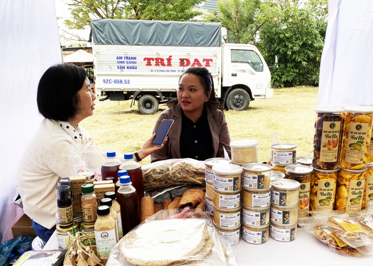 Nguyễn Thị Trang ở huyện Tiên Phước- Cô gái khởi nghiệp thành công từ sản phẩm dầu dừa.