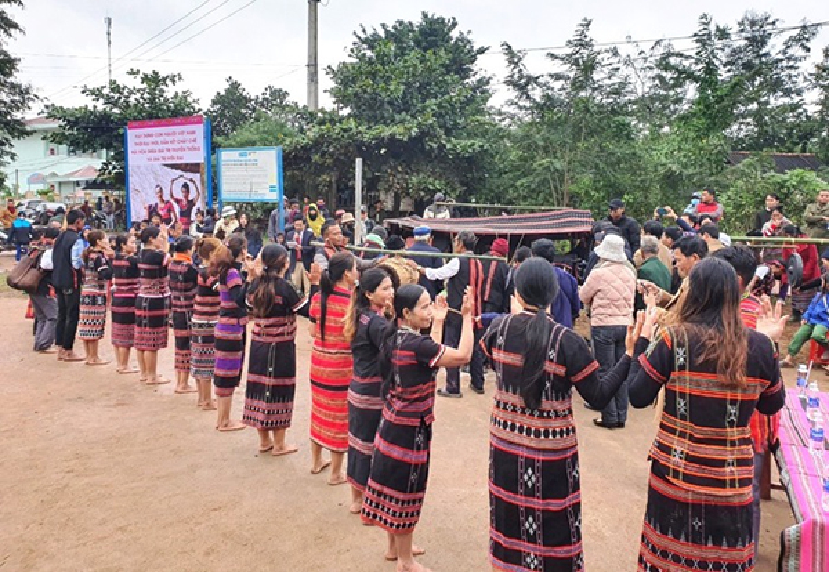 Điệu múa truyền thống của đồng bào Pa Kô trong Lễ hội A Da - “Mừng lúa mới” 2023. Ảnh: Báo Quảng Trị