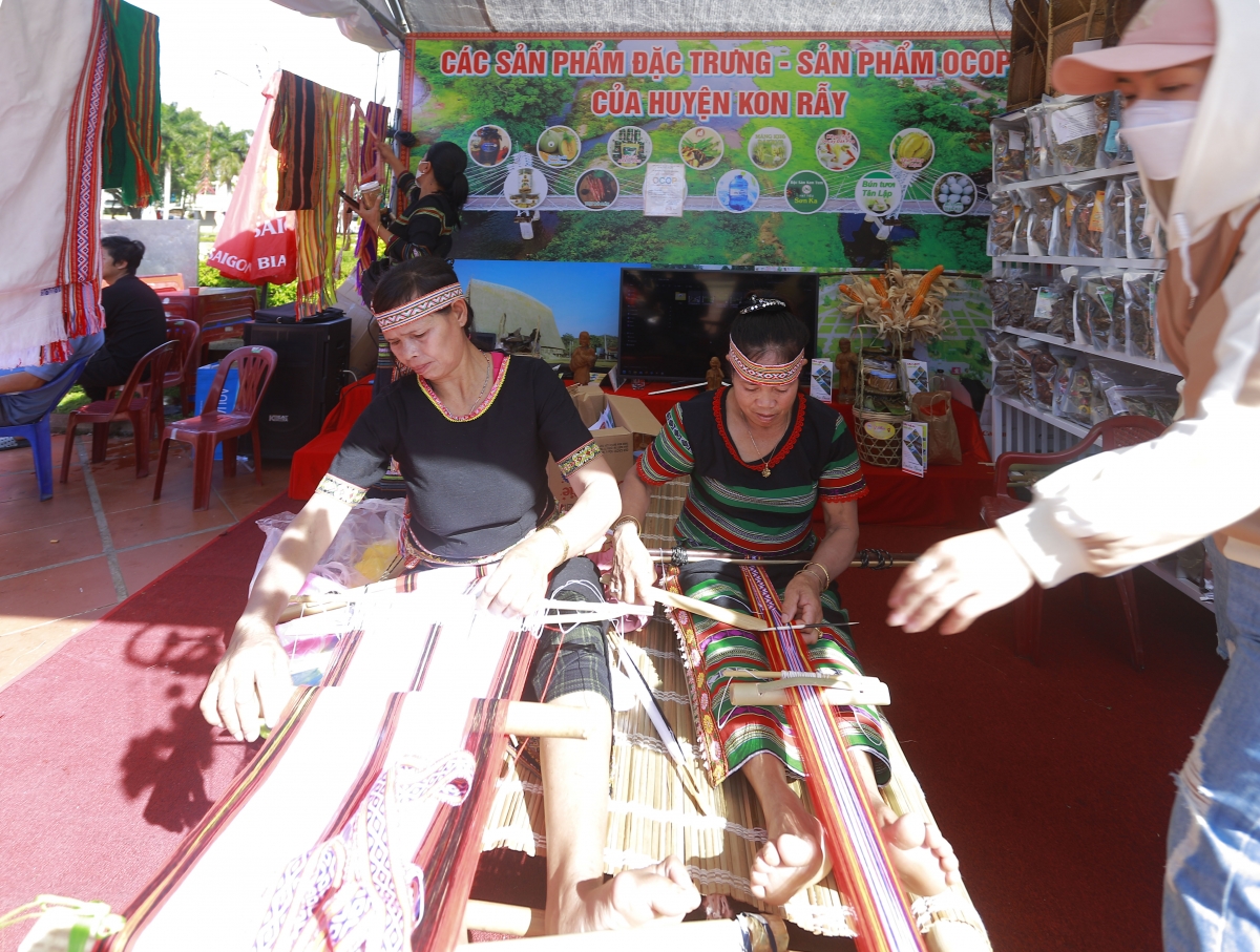 Tuai nao lăng anih pơdă abăn ao mơng djuai ania Sêđăng ƀơi tơring glông Kon Rẫy (Kon Tum)