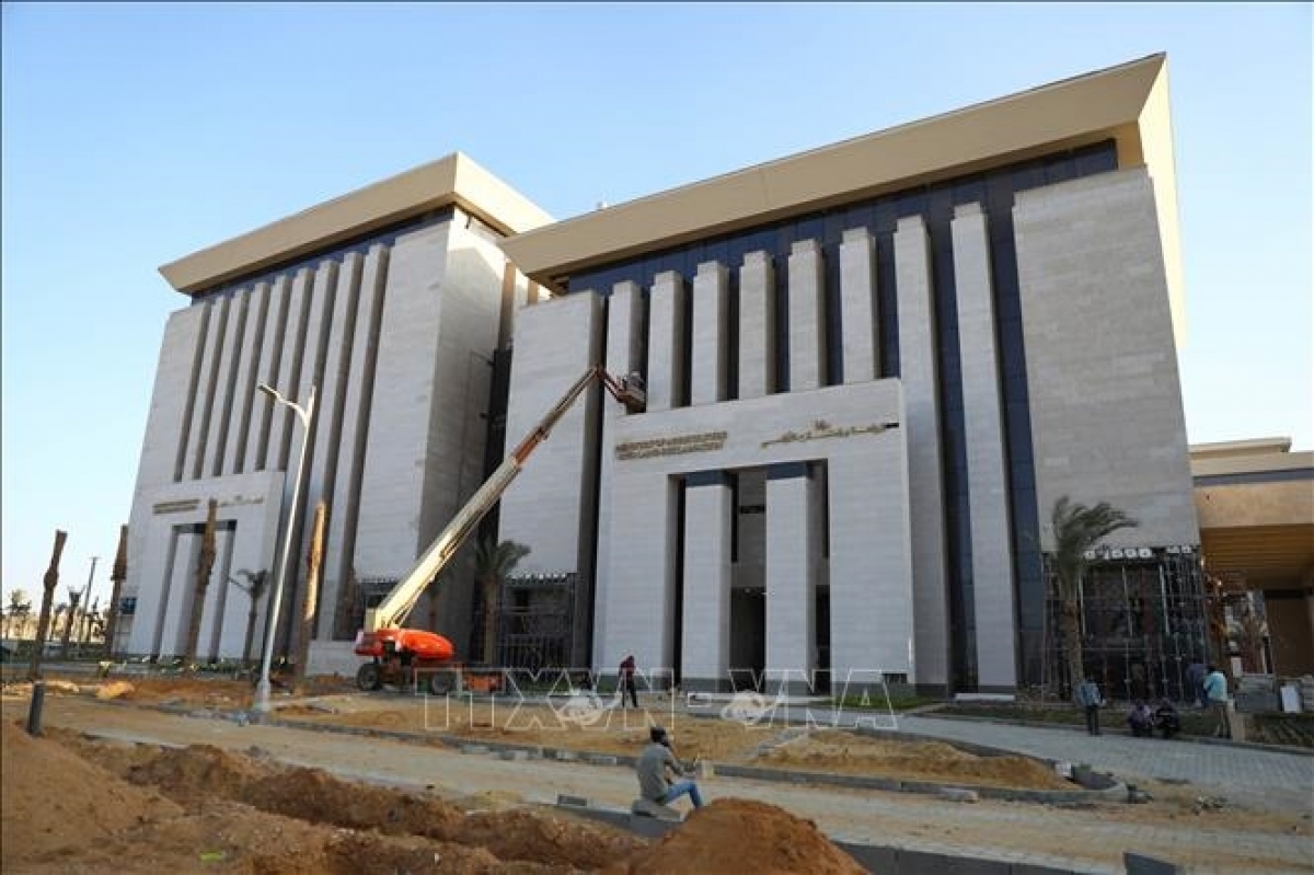 Tòa nhà thuộc Chính phủ Ai Cập mới được xây dựng tại thủ đô hành chính mới, ngày 3-11-2021. Ảnh tư liệu: TTXVN 