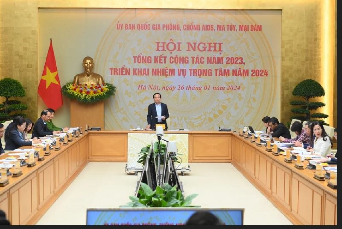 Phŏ Thủ tướng Trần Lưu Quang iung pơma pơtôch hop akŏm