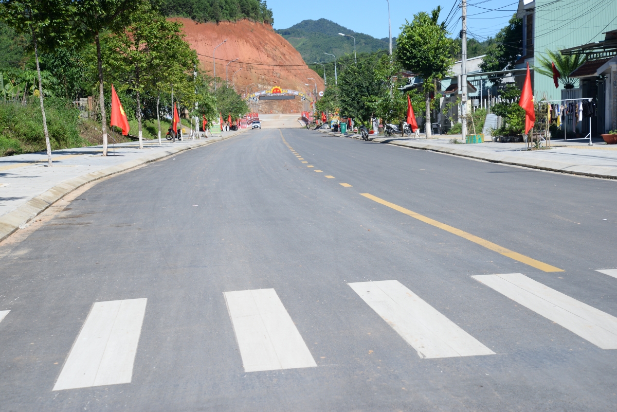 Nhiều tuyến đường giao thông mới vừa hoàn thành, đưa vào sử dụng tại Đông Giang