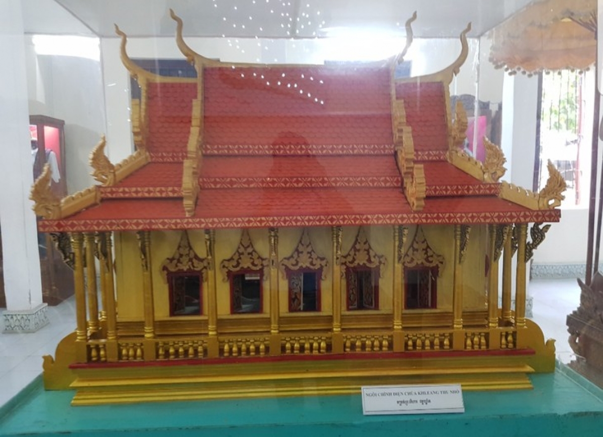 Mô hình chính điện chùa Kh’Leang tại nhà trưng bày. Ảnh: Ngọc Anh