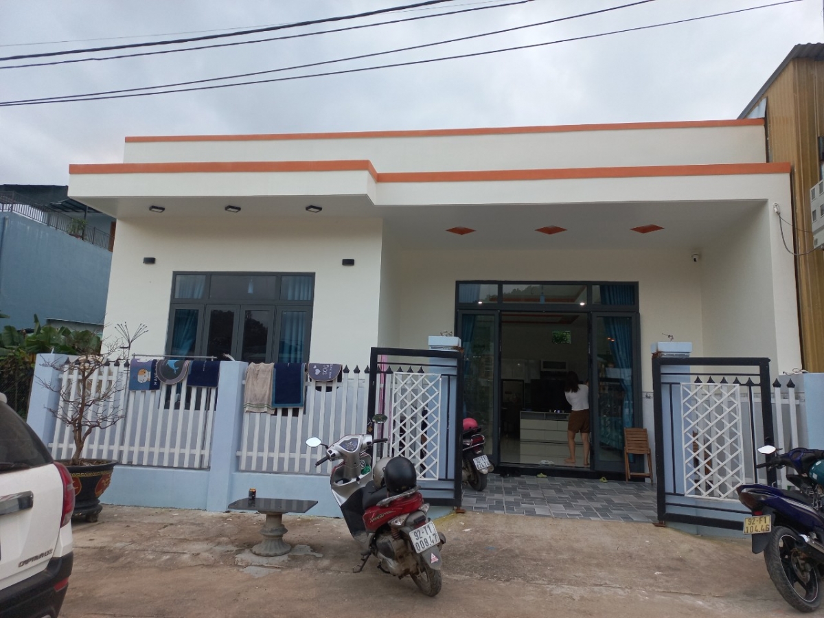 Ngôi nhà mới xây của gia đình anh Nguyễn Đình Chinh, thị trấn Prao, huyện Đông Giang