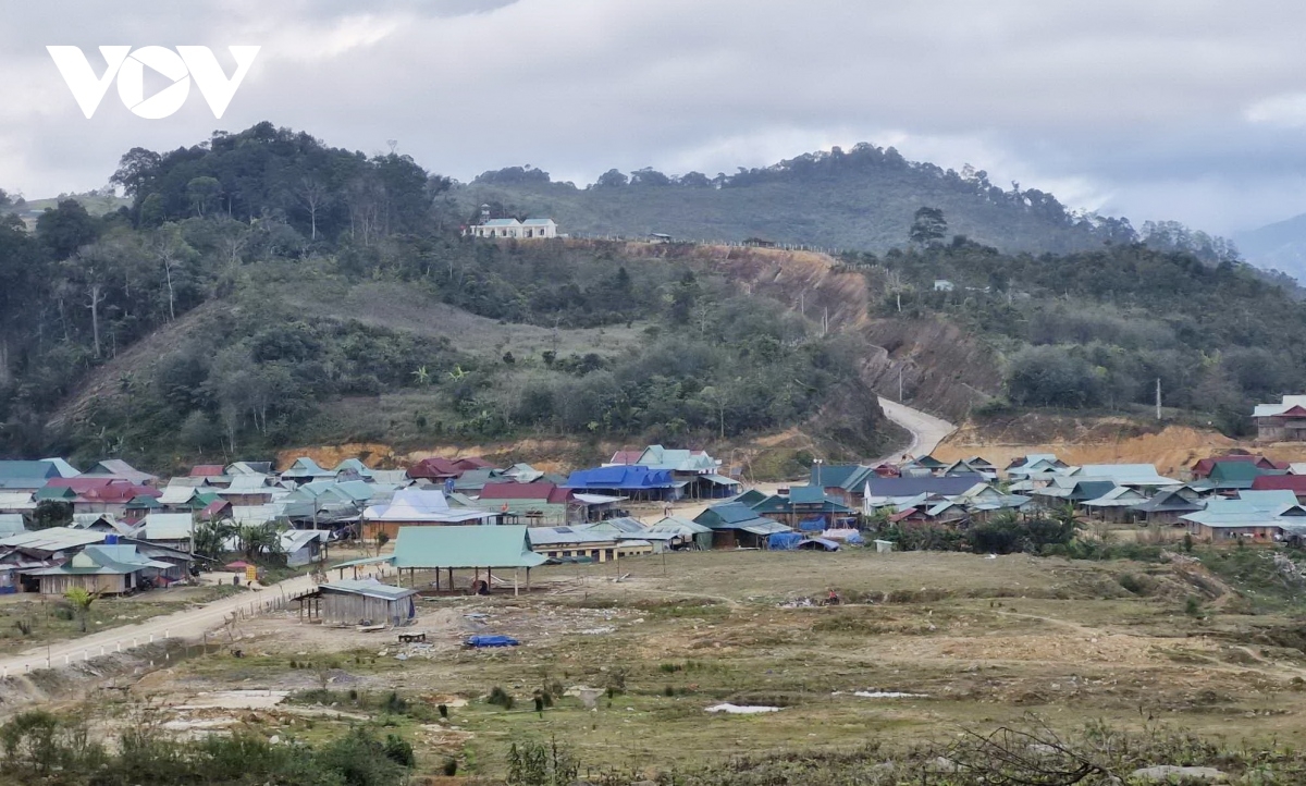 Toàn cảnh thôn Cha'nốc, xã biên giới Ch'ơm, huyện Tây Giang