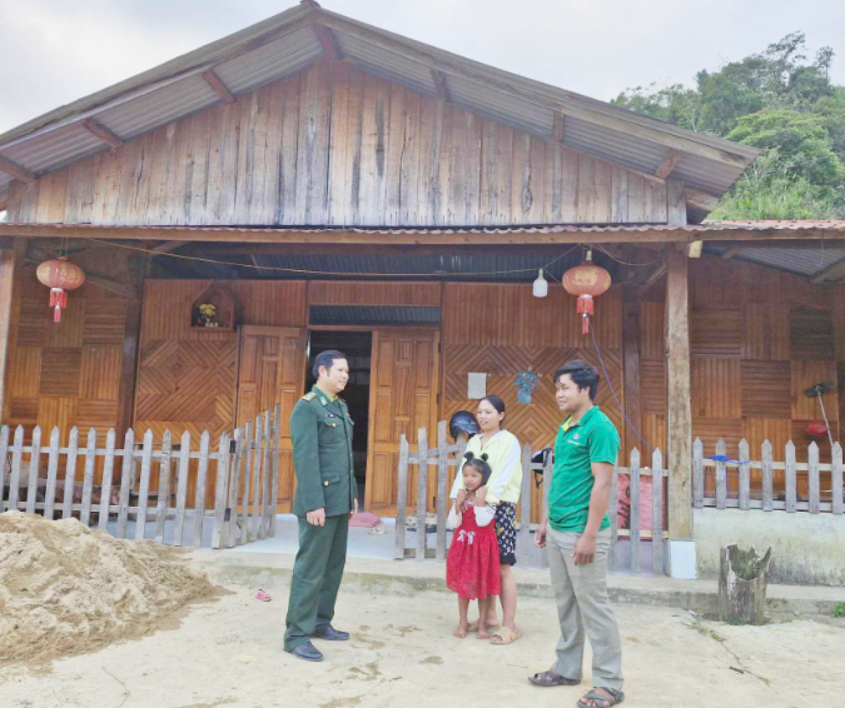 Ngôi nhà của gia đình A Lăng Niết, ở xã Ch' ơm được Đồn biên phòng GaRy (Bộ Chỉ huy Bộ đội Biên phòng tỉnh Quảng Nam) hỗ trợ kinh phí xây dựng.