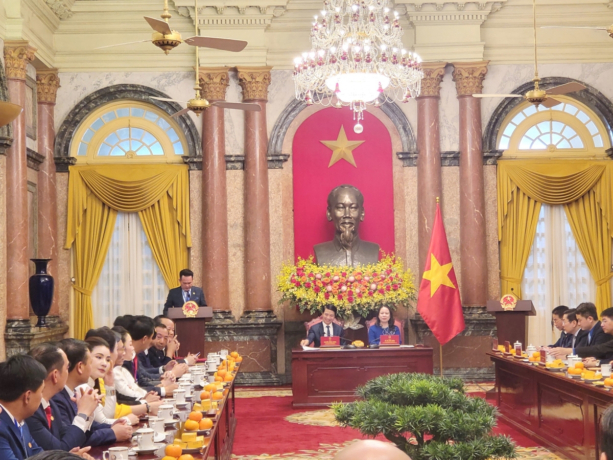 Nuĭh  dơi manh ƀư kruanh dak mâp măt mpôl đại biểu Hội doanh nhân mom Việt Nam