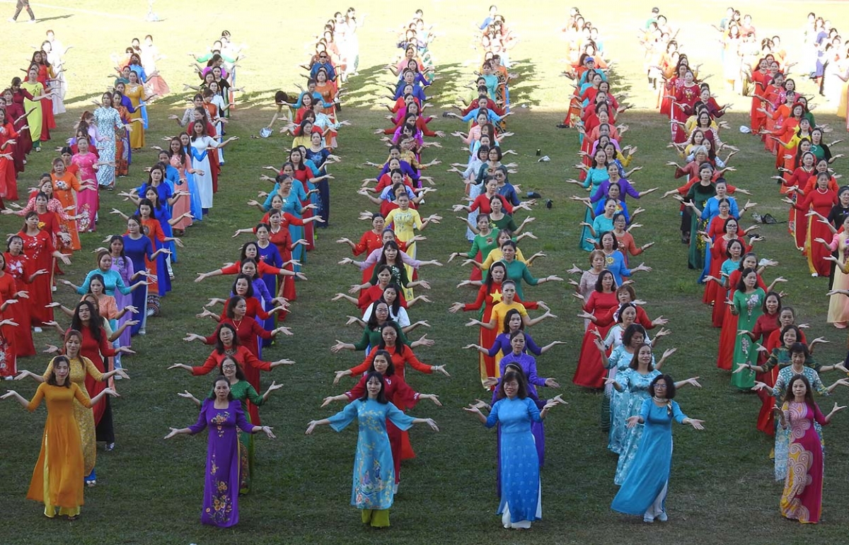 500 čô adơi anai mơ̆ng khul amăng ao dai pơdah adôh suang mơnuih ƀôn sang