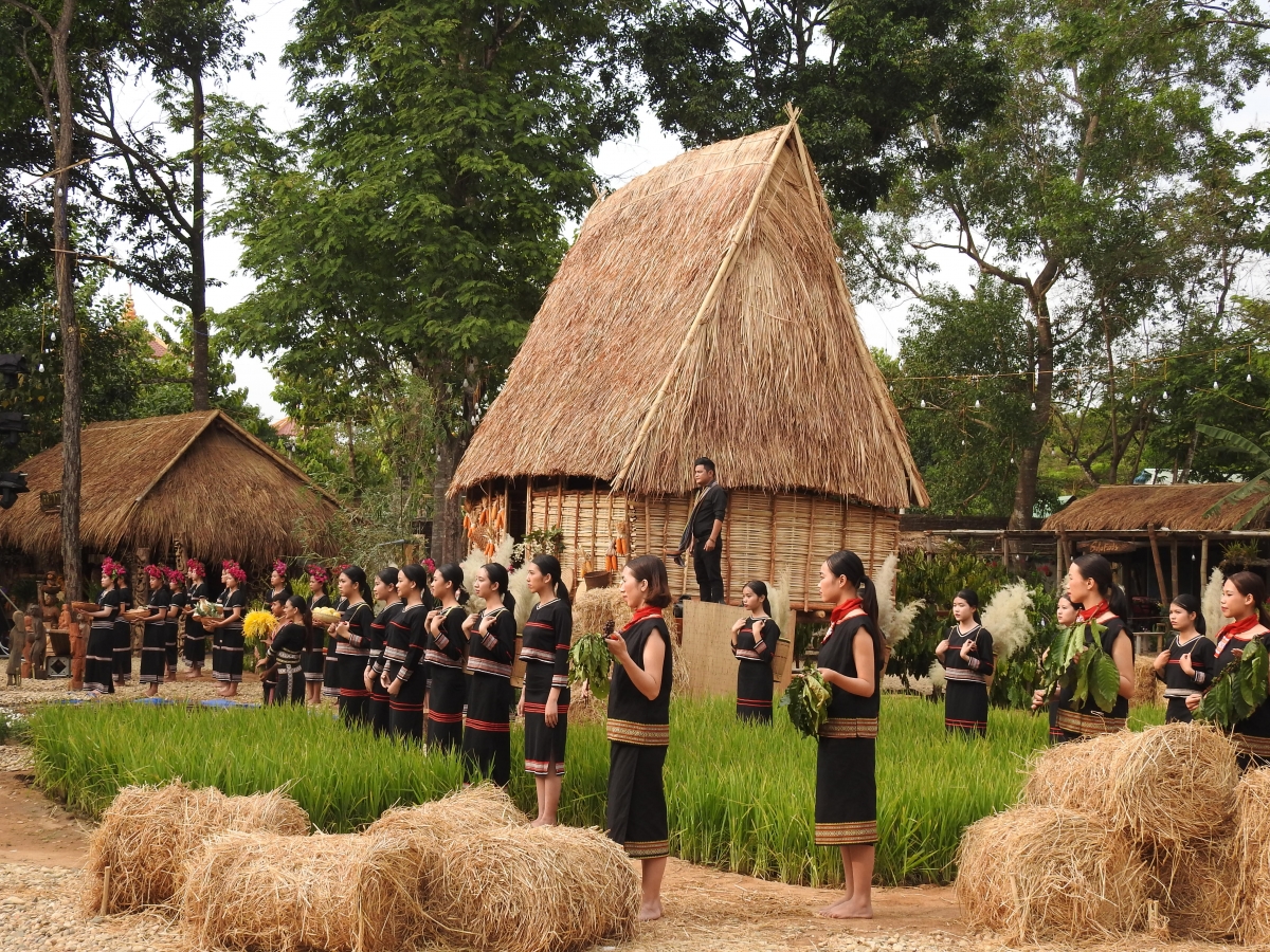 Anih adoh suang phun mơ̆ng Jơlan hơdră adoh suang “Đăk Hà bơyan tơjŭ pla”