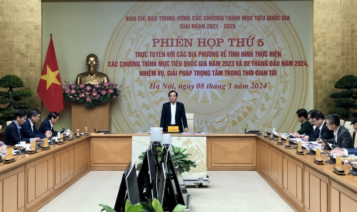 Phó Thủ tướng ồng Trần Lưu Quang đơs tàm pơrjum