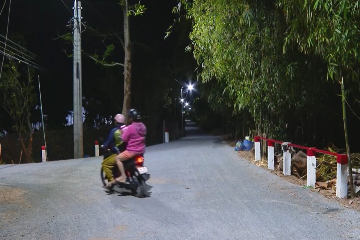 Sáng rực công trình “thắp sáng đường quê” ở Xã Mỹ Hòa, thị xã Bình Minh