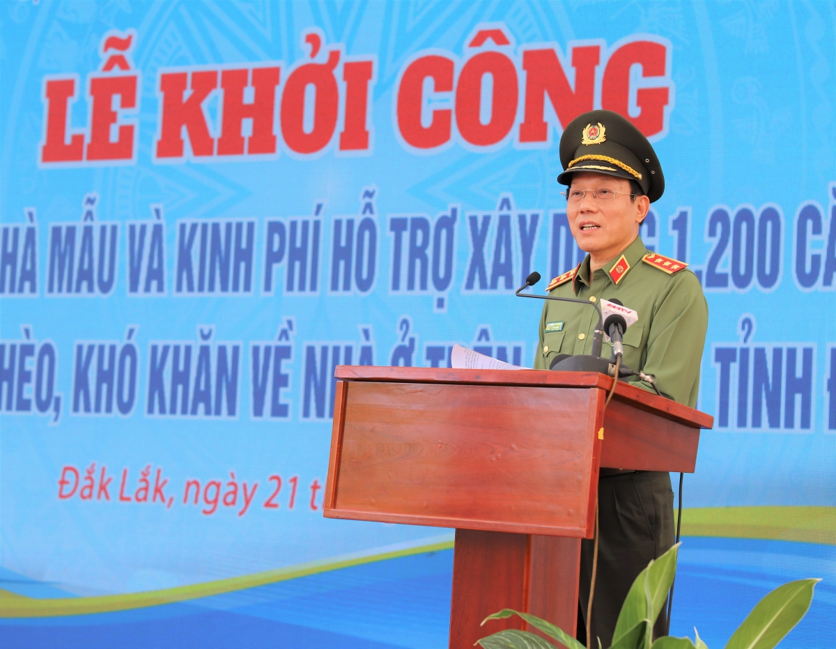 Thượng tướng Lương Tam Quang, Thứ trưởng Ƀộ Kwang àng ưn ngài ală cau dong kờl lơh hìu cau rơƀah kal ke bè hìu ơm tàm càr Dăk Lăk in