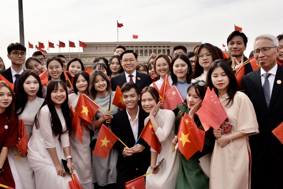 Kruanh Quốc hội tât Bắc Kinh, ntơm hăn khâl ngăn dak CHND Trung  Hoa