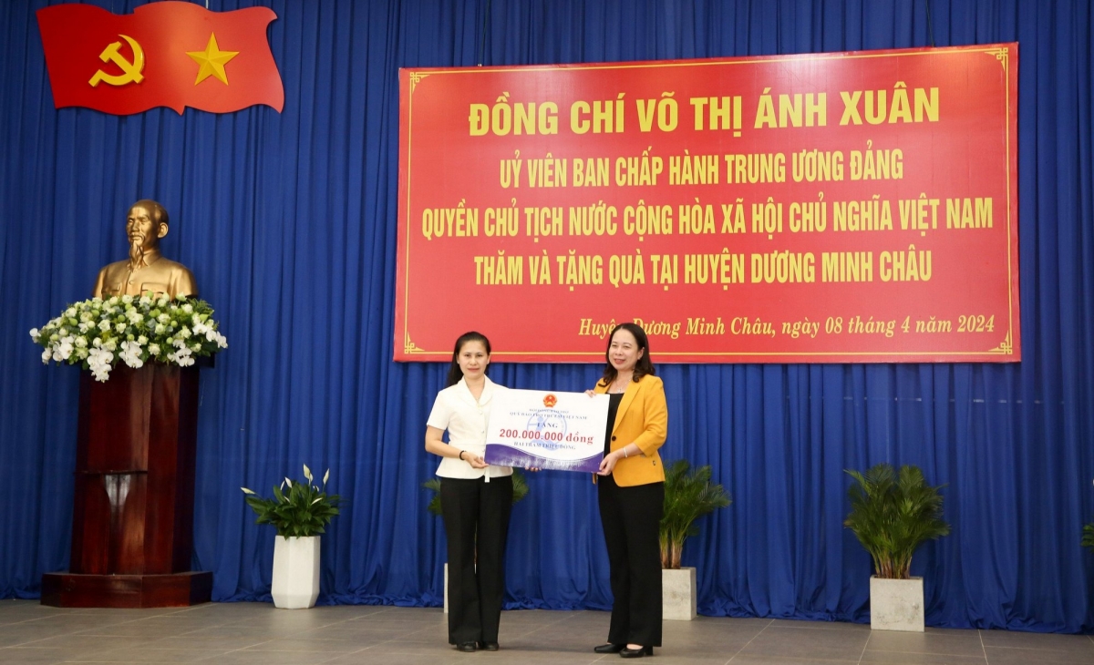 Nuĭh dơi manh ƀư kuanh dak Võ Thị Ánh Xuân pă an 200 rkeh prăk an Prăk nkrem kơl an kon se nti Tây Ninh