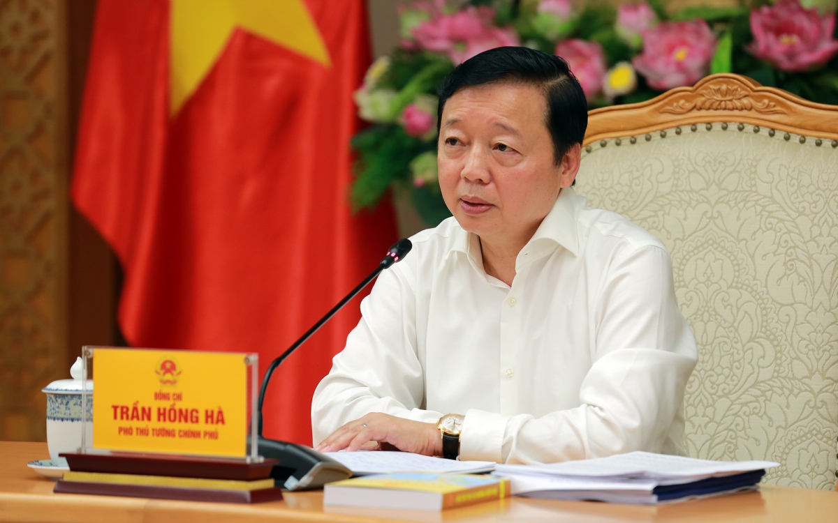 
Phŏ Thủ tướng Trần Hồng Hà pơgơ̆r tơdrong hop akŏm