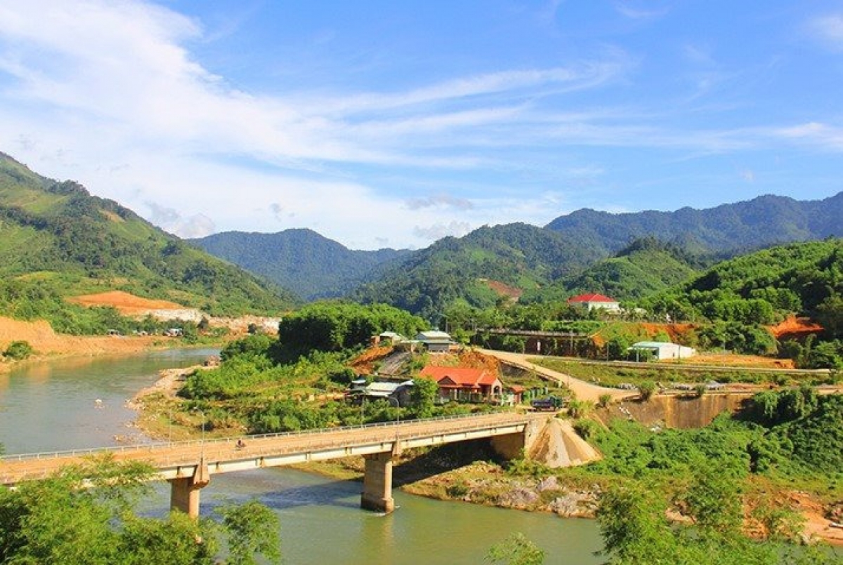 Một góc bờ sông Tranh nối xã Trà Tập và Trà Mai.