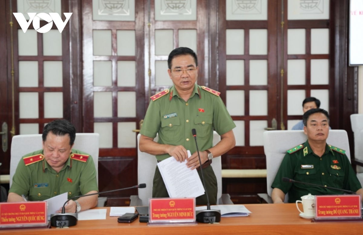 Trung tướng Nguyễn Minh Đức, Phó Chủ nhiệm Ủy ban Quốc phòng và An ninh của Quốc hội phát biểu tại buổi làm việc.