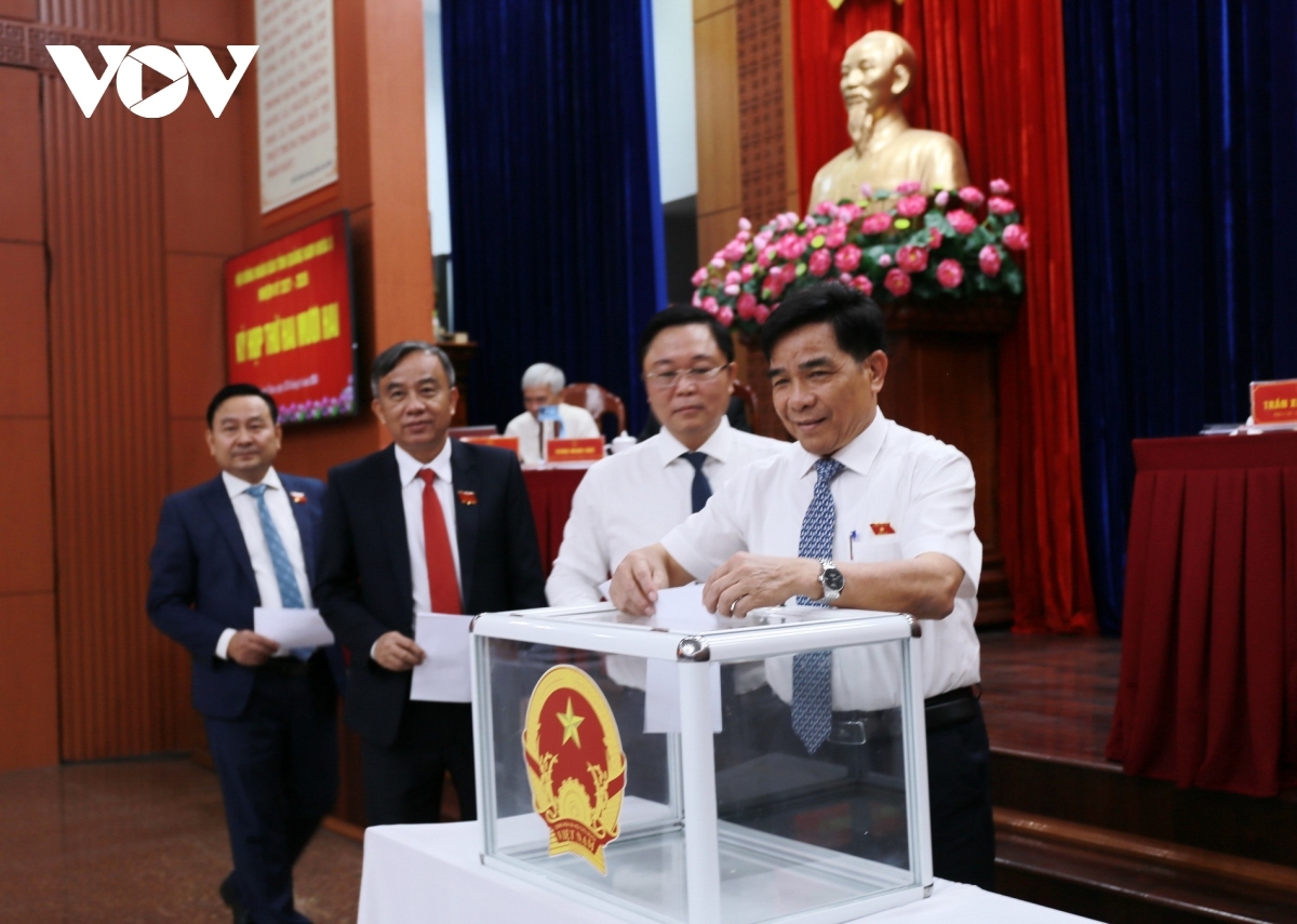 Zâp đại biểu t'moót phiếu pay Phó Chủ tịch UBND tỉnh Quảng Nam.