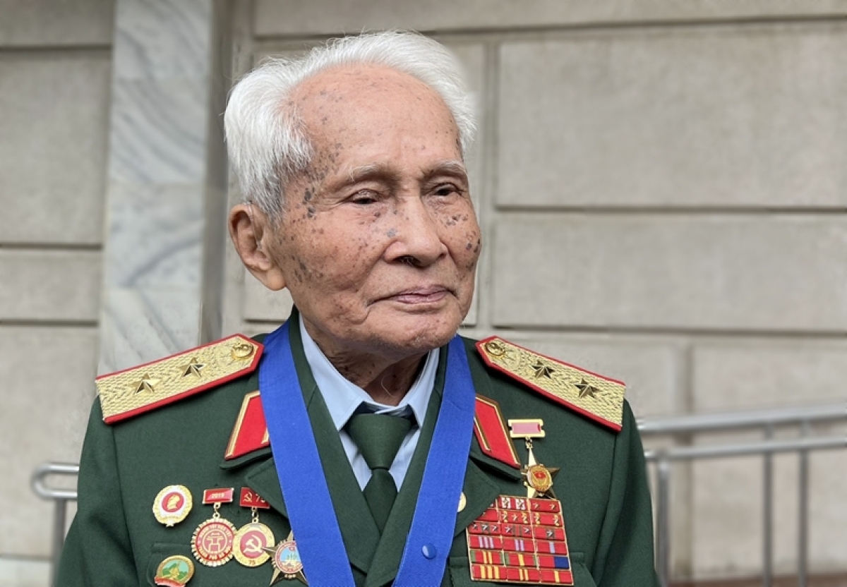 
Trung tướng Nguyễn Quốc Thước