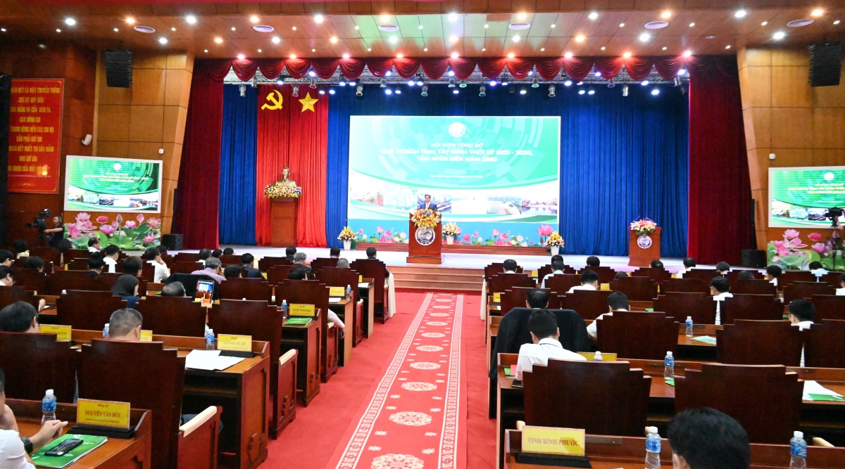 Thủ tướng Phạm Minh Chính pơgơ̆r Hop akŏm roi tơbăt tơdrong Tơproh trong jang kơ Tây Ninh