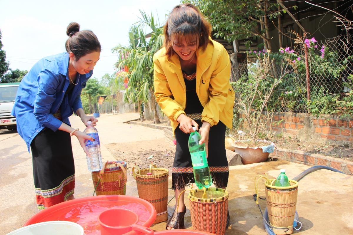     Dưi djru ba ia yua hmao kru, mơnuih ƀôn sang plai ƀiă tơnap tap