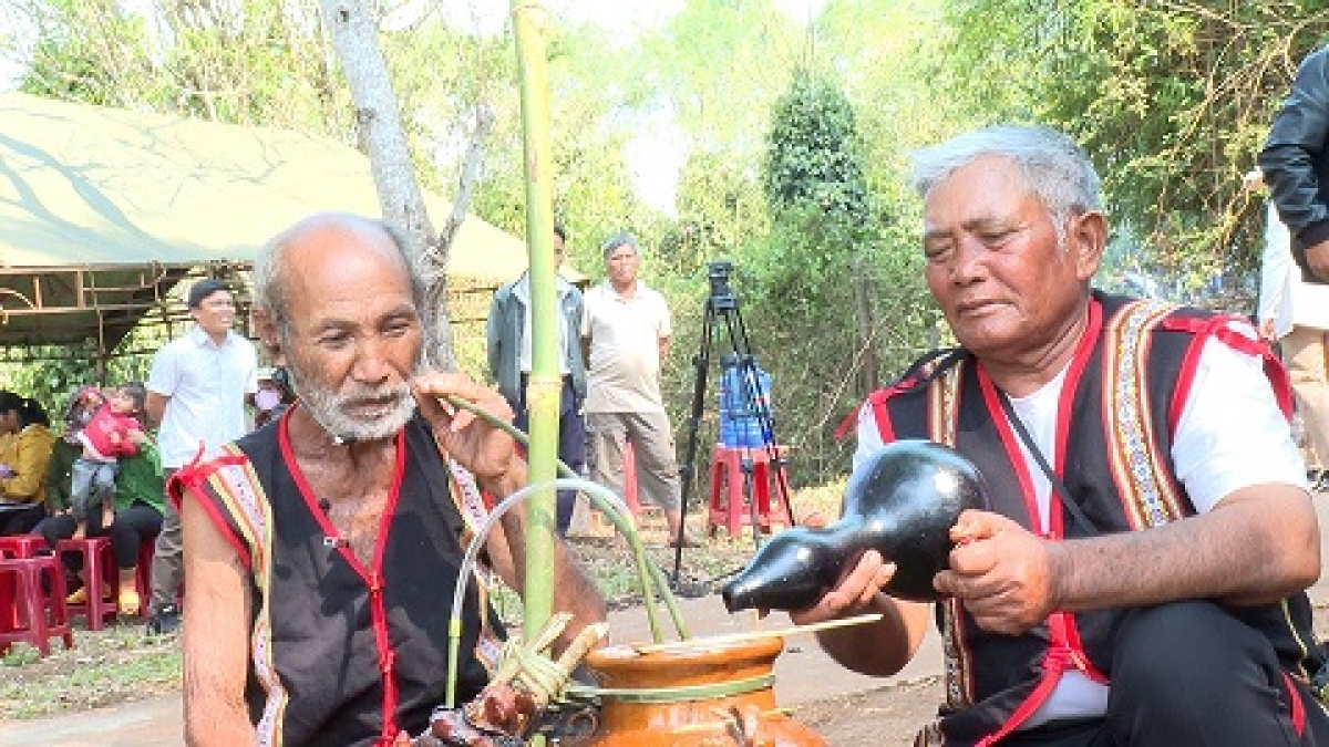 Pơgiong hrơi ngă yang pin ia, tha plơi arăng gai brơi tơpai kang blung a