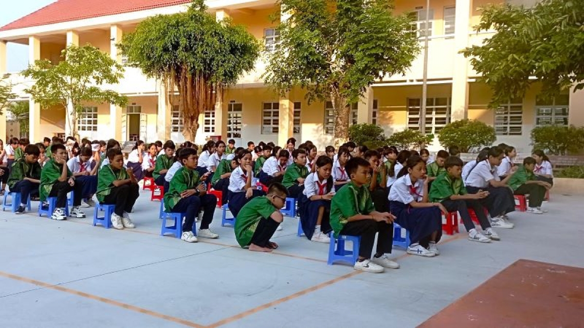 Học sinh trường THCS Dân tộc nội trú huyện Châu Thành sẽ mặc đồng phục các ngày thứ 2 hàng tuần. 