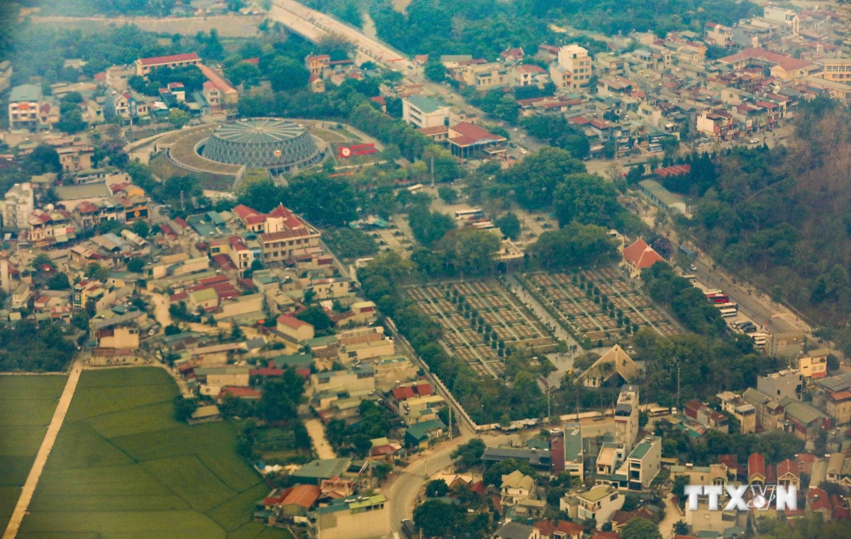 Nghĩa trang liệt sĩ A1 và Bảo tàng Chiến thắng lịch sử Điện Biên Phủ. Ảnh: Xuân Tư - TTXVN
