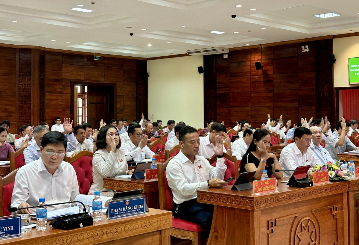 Mâu kăn têk kŏng tiâ vâ mâu tơdroăng pơkâ ki tối a rôh hôp