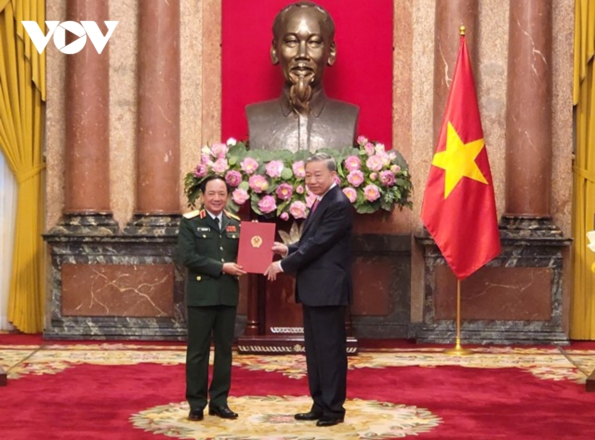 Khua mir sir ơi Tô Lâm jao hră pơsit brơi Thượng tướng Trịnh Văn Quyết