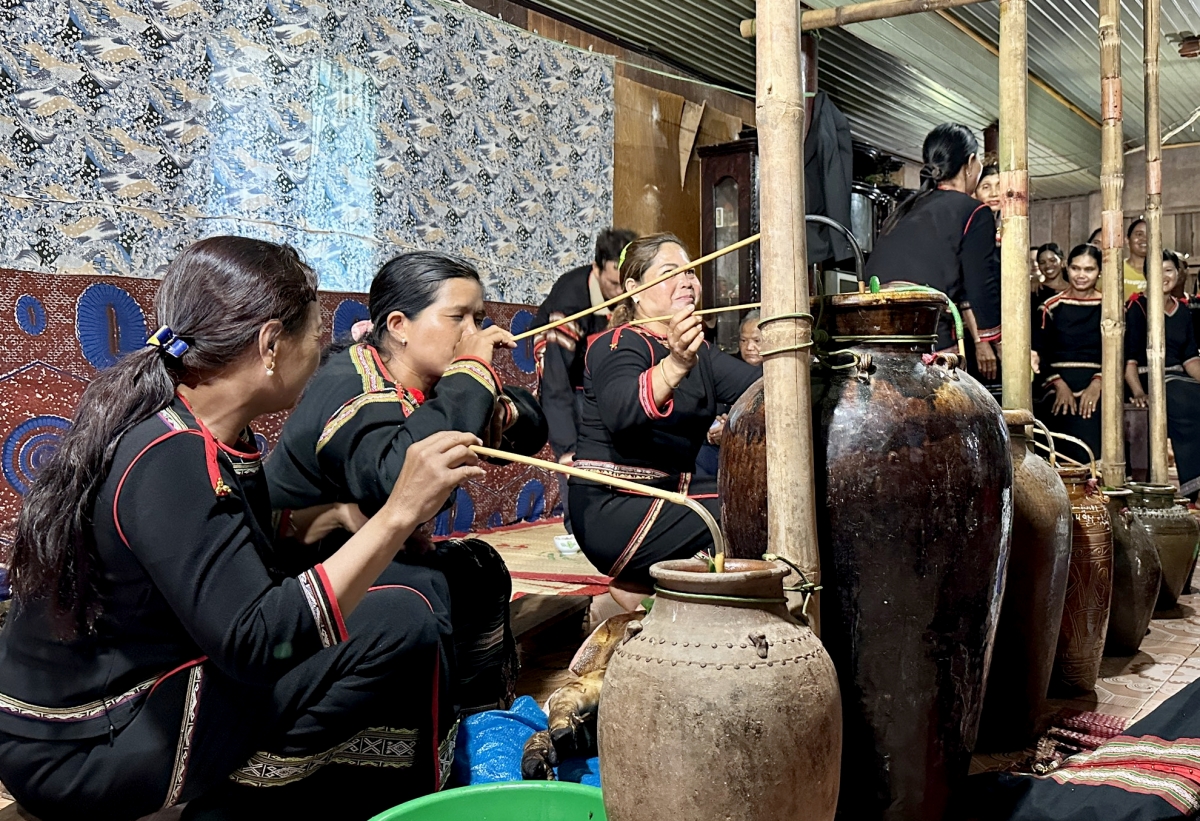 Tơdơi kơ ngă yang giong, djop mơnuih hok mơak hrŏm nao djă đing mơñum tơpai čeh