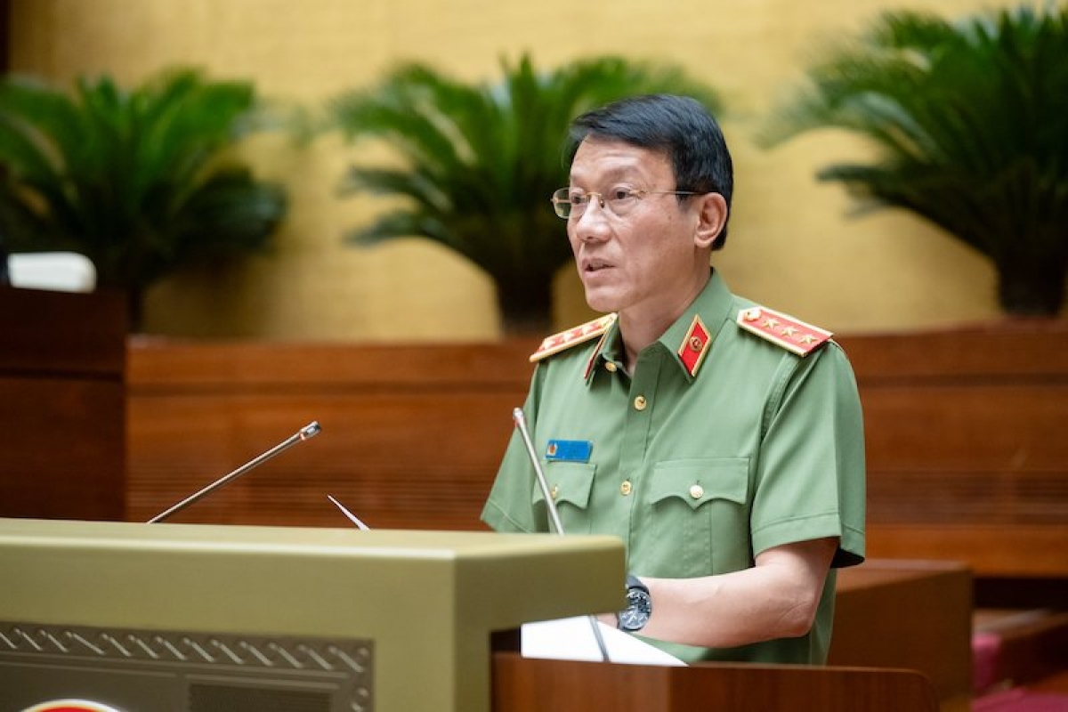 Bộ trưởng Bộ Công an Lương Tam Quang trình bày dự án luật trước Quốc hội. Ảnh: Internet