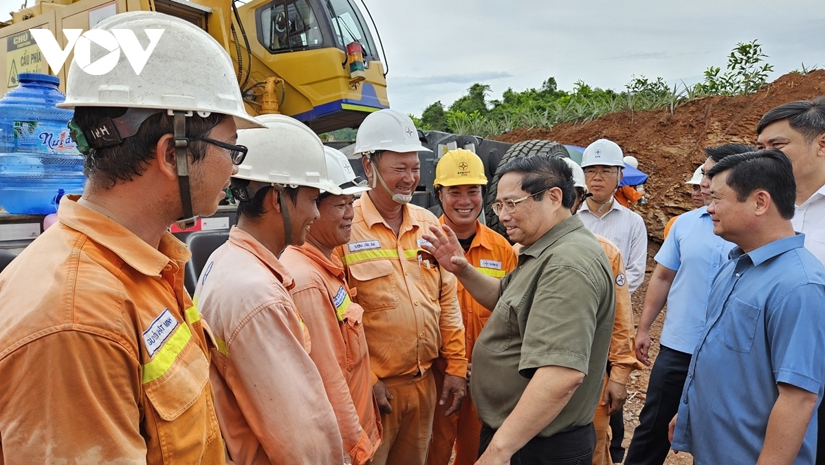 Thủ tướng lòt sền, pơndờm pơnđiang cau lơh phan tàm Rơndăp broă lơh Gùng che ồs đèng 500 kV che 3  